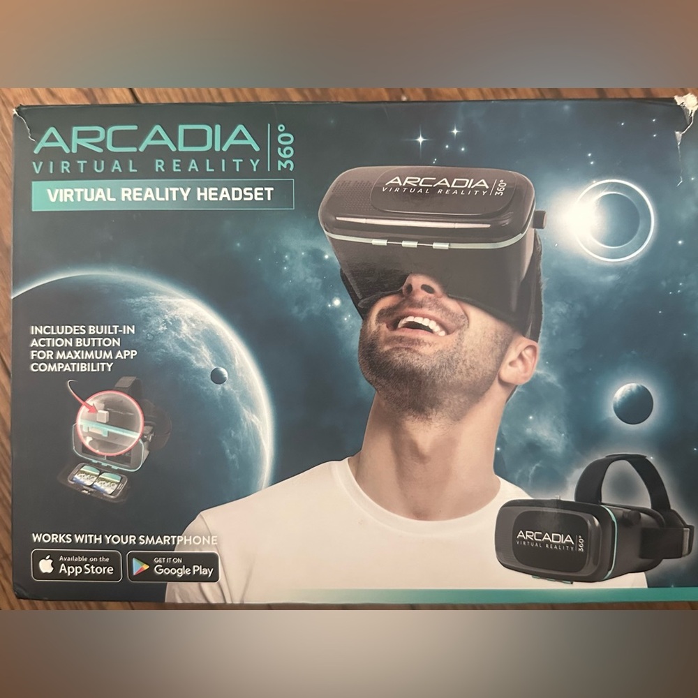 Arcadia Virtual Reality Headset in Black